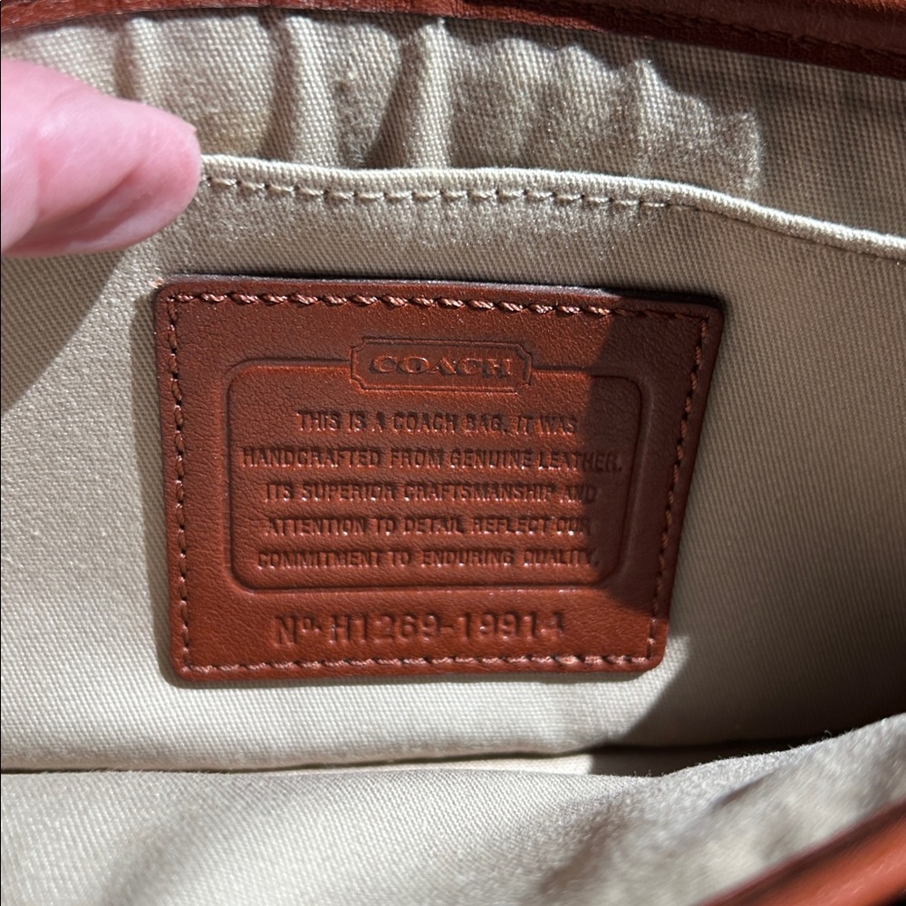 Elegant Brown Leather Coach vintage Crossbody Bag 19914 - Picture 4 of 10